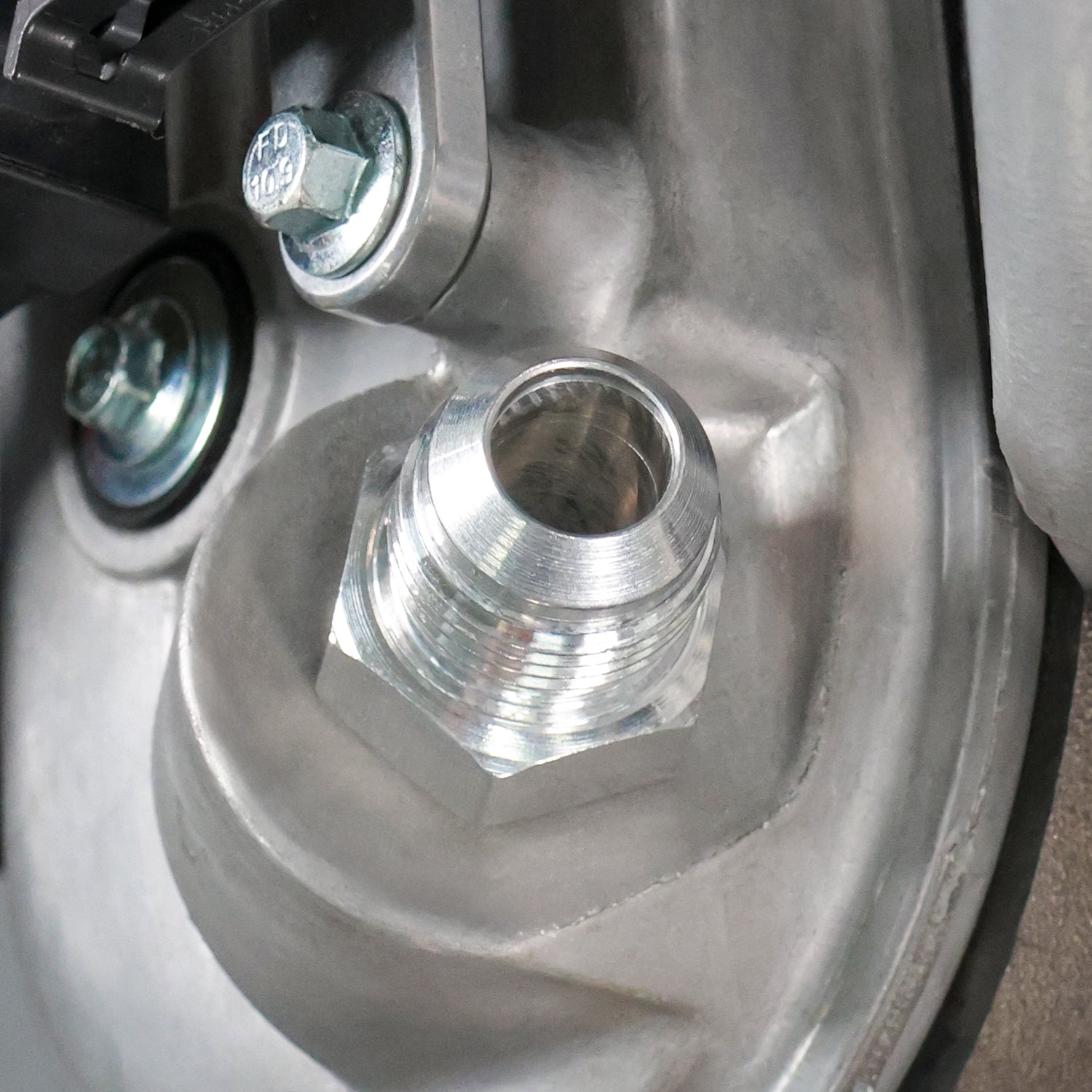 LS Valve Cover Press In Fitting - 10AN - ICT Billet PCV-PRESS-10AN