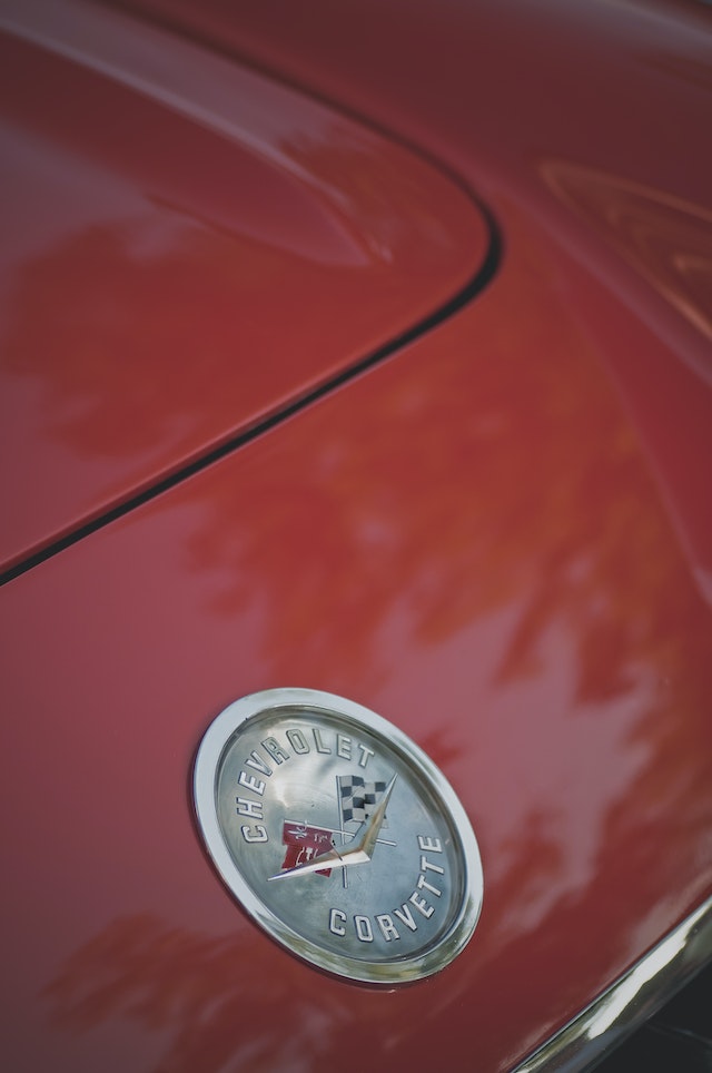 The logo of a red Chevrolet Corvette.